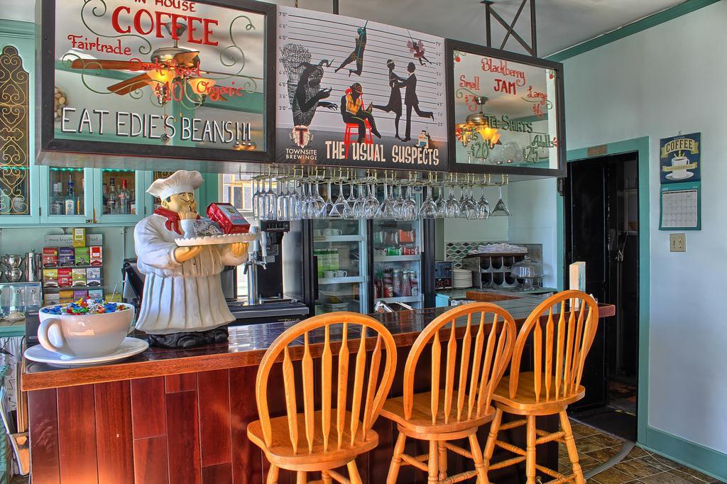 The Old Courthouse Inn Powell River Bagian luar foto