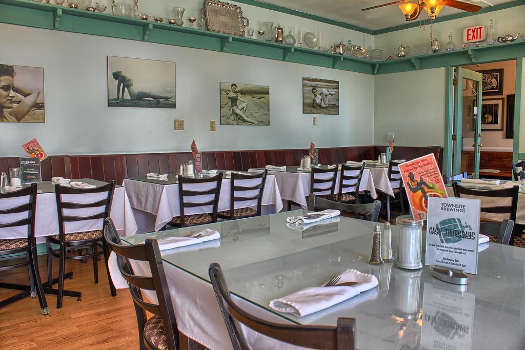 The Old Courthouse Inn Powell River Bagian luar foto