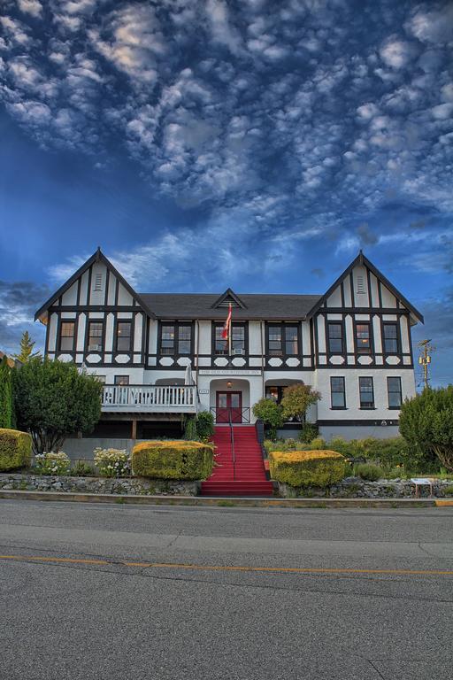 The Old Courthouse Inn Powell River Bagian luar foto
